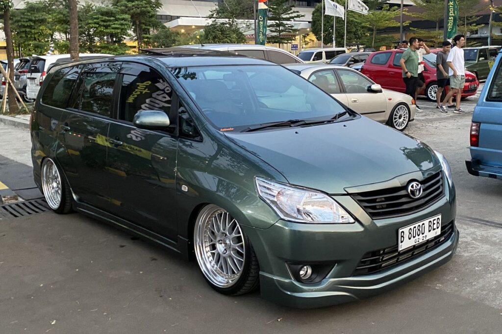 Toyota Innova Lawas Berubah Total: Gaya Stance Membuatnya Tampil Makin ...