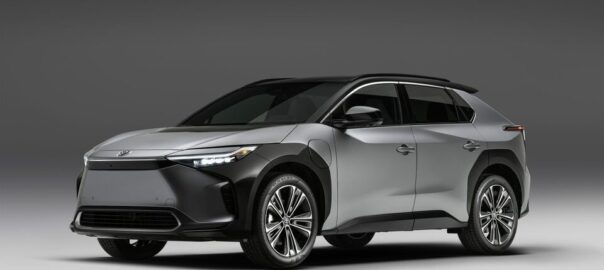 Toyota Akan Pangkas Target 33 Persen Produksi Mobil Listrik