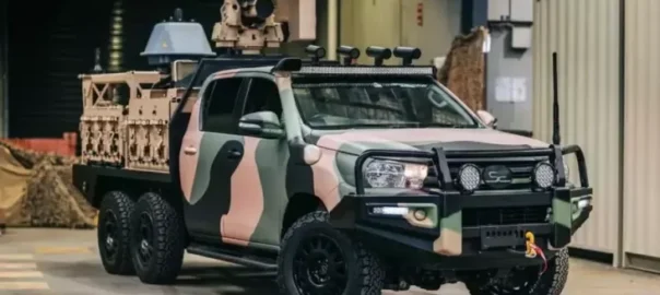 Toyota Hilux Bertransformasi Menjadi Truk Militer 6x6, Siap Taklukkan Medan Terberat!